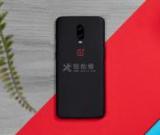 如何在一加手機(jī)上設(shè)置桌面顯示時(shí)間和天氣信息？