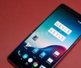 如何解決一加手機充電口接觸不良的問題？